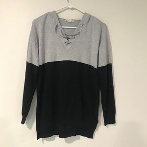 🦋Like New! Soft Lace Up V-Neck Color Block Hoodie